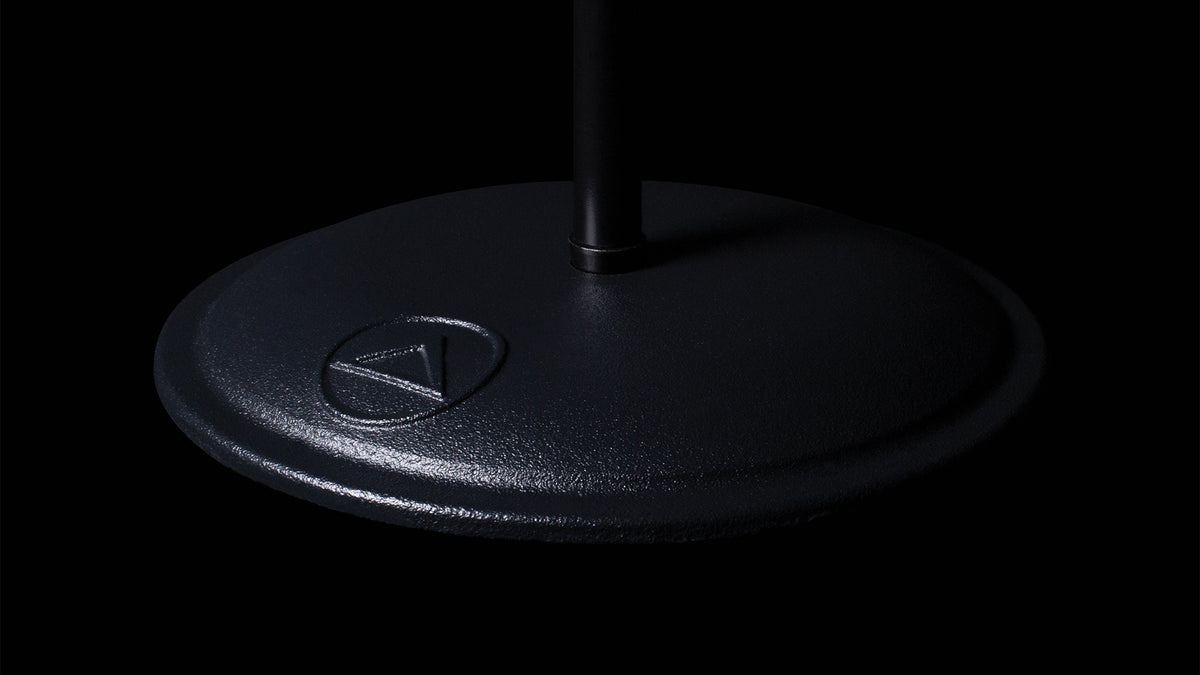 Ultimate Support MC-70B One-hand, standard weighted base, standard height, (Replaces Live-ST)